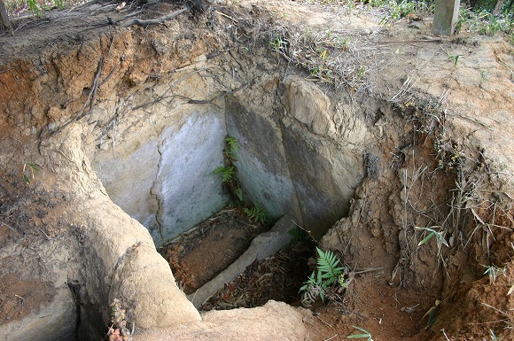 伊賀見1号墳　石棺式石室1（2004年1月18日撮影）