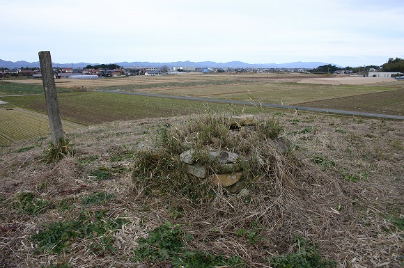 小丸子山古墳　墳頂から出雲平野を望む（2004年1月18日撮影）