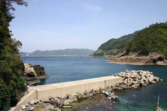 遺跡からみた十六島湾（2004年4月25日撮影）