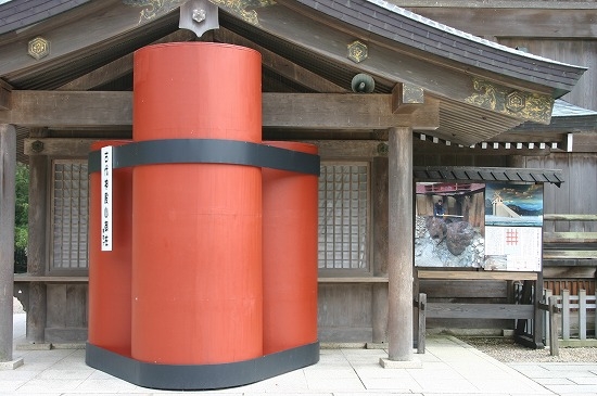 出雲大社・心御柱の模型（2004年7月3日撮影）