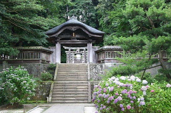 7代不昧公廟門（2004年7月4日撮影）