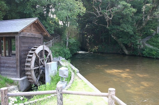 来原岩樋遠景（2004年7月24日撮影）