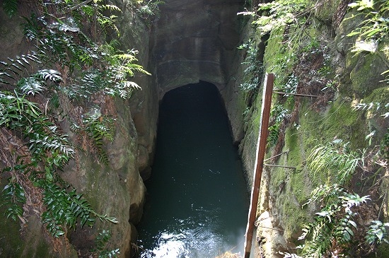 来原岩樋近景（2004年7月24日撮影）