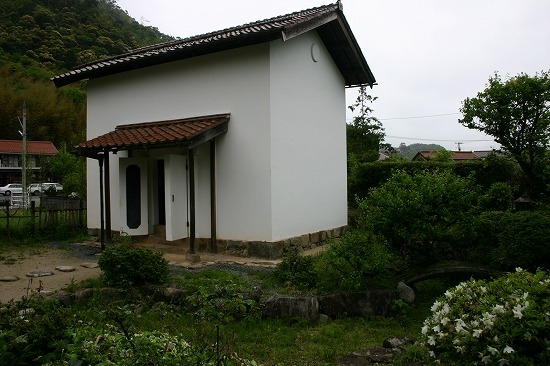 西周旧居・土蔵（2005年5月7日撮影）