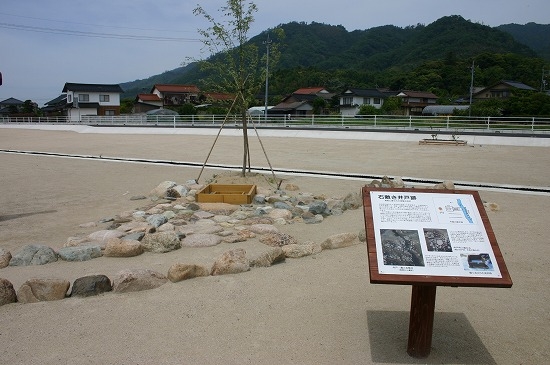 青木遺跡・石敷井戸（2005年5月28日撮影）