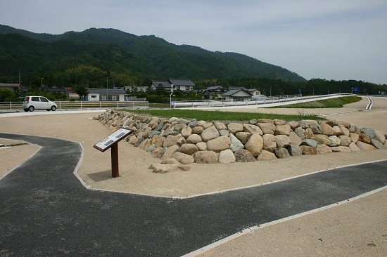 青木遺跡・四隅突出型墳丘墓（2005年5月28日撮影）