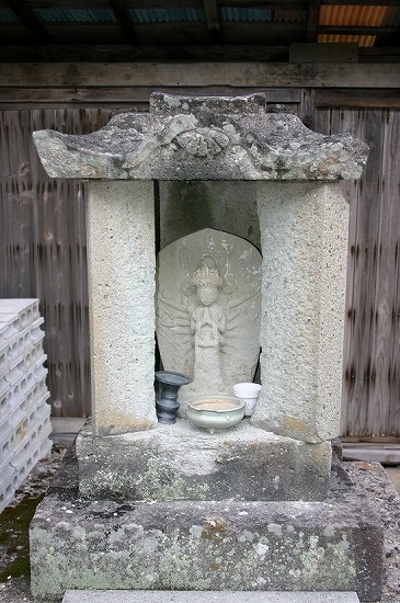 小祠（2004年6月20日撮影）