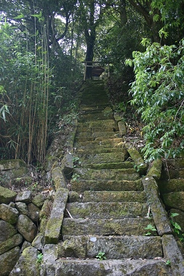 金屋子神社に続く石段（2005年7月30日撮影）