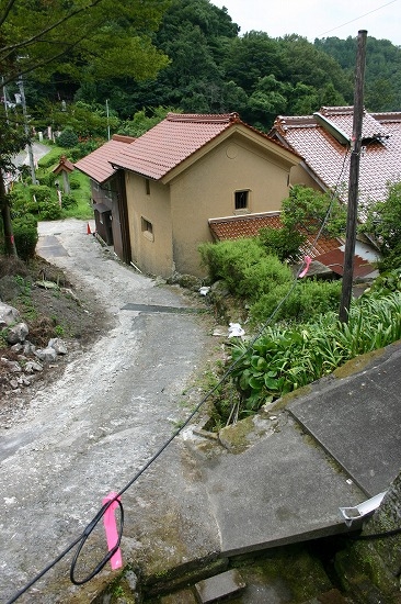 銀山街道・沖泊道（清水・2005年8月15日撮影）