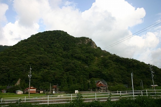 石見城跡遠景（2005年8月16日撮影）