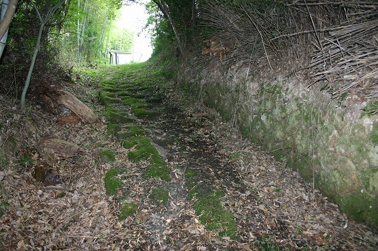 銀山街道・沖泊道（松山・2005年8月15日撮影）