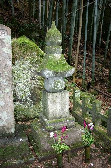 大久保石見守墓（2004年8月15日撮影）