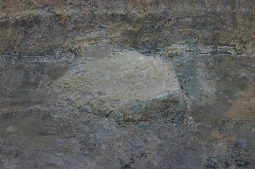 石皿出土状態（第6層）