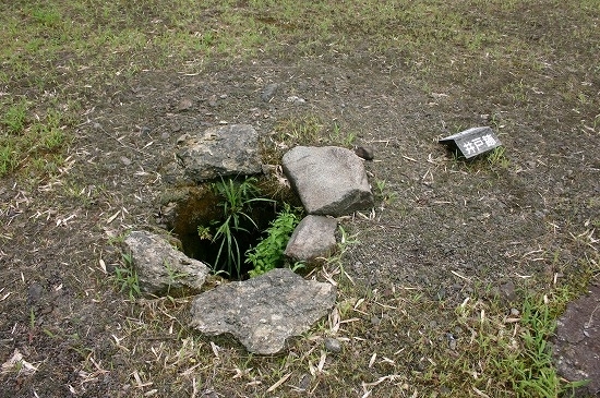 下河原吹屋跡・井戸（2004年8月15日撮影）