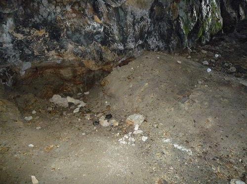 サルガ鼻洞窟遺跡1号洞窟・1956.8.7トレンチ（2010.4.26）