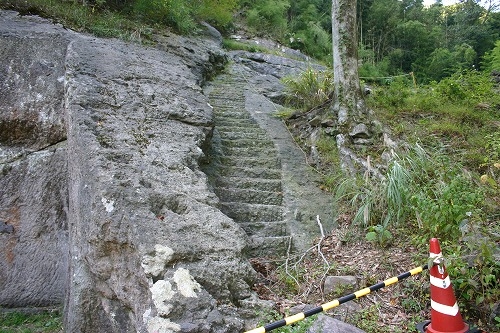 釜屋間歩横の階段状遺構（2012.10.13）