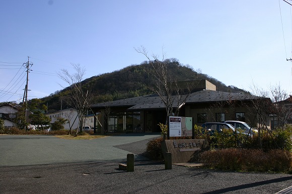 山代二子塚古墳　見学施設（2004年1月12日撮影）