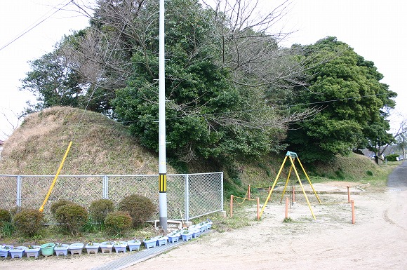 神庭岩船山古墳　前方部から後円部を見る（2004年1月18日撮影）