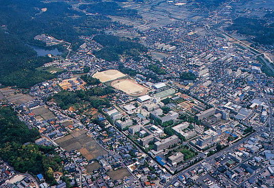 島根大学構内遺跡　遠景（1996年・南西から）