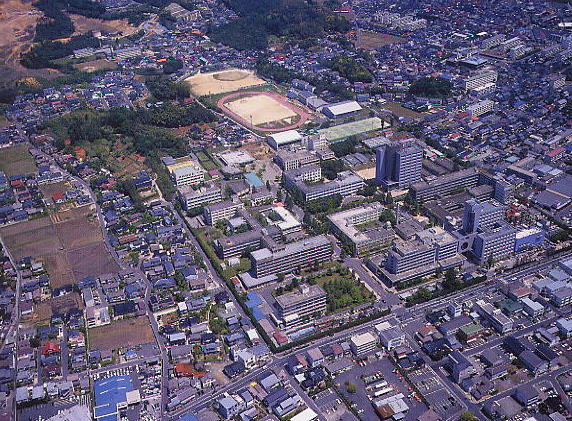 島根大学構内遺跡　遠景（1999年・南西から）