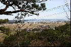 大草岩舟古墳から意宇平野と中を望む（2004年1月12日撮影）