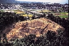 田和山遺跡　全景（東からみる・1999年10月撮影）