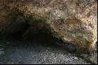 権現山洞窟遺跡内部（2004年4月29日撮影）