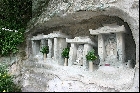 石見銀山領温泉津船表御番所跡付近の石祠（2005年8月15日撮影）