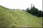 北斜面の環濠（2005年9月10日撮影）