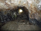 サルガ鼻洞窟遺跡1号洞窟・内部から外を見る（2010.4.26）